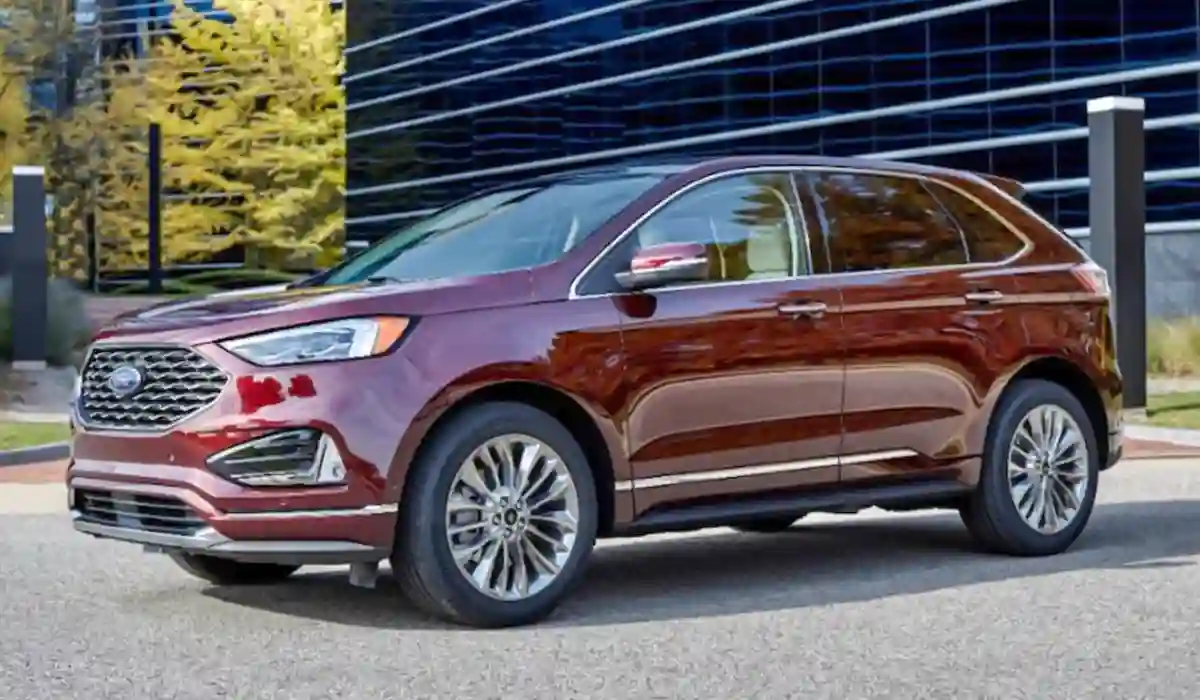 The Edge ST model swaps in a 335-hp 2.7-liter V-6 that shaves more than two seconds 2023 Ford Edge