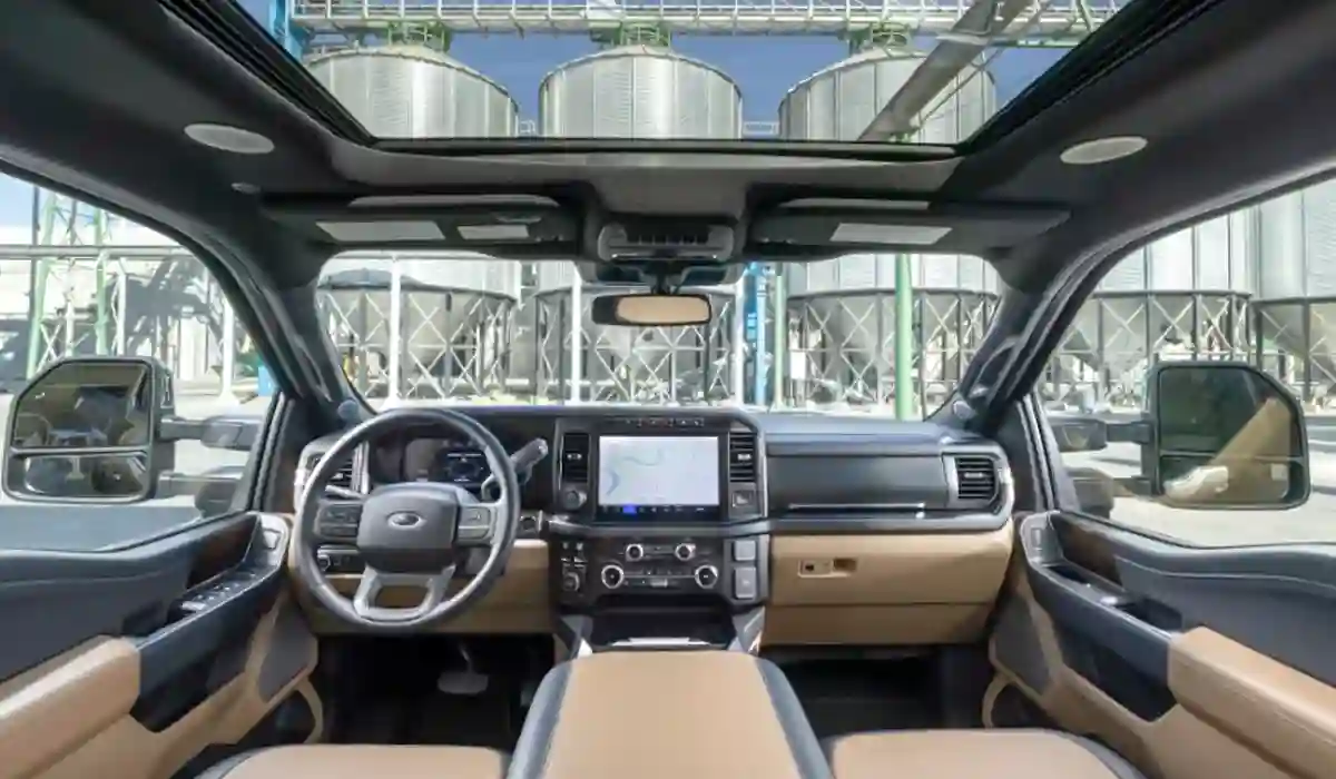 Ford has given a little more love to the interior of the 2023 F-250 than to its exterior 2023 Ford Super Duty